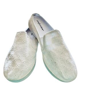 Comfortview Women's White Eyelet Slip-On Flats. 10W